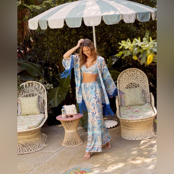 NWT 3 Piece Alani Satin Paisley Komono, Crop Top & Wide Leg Pants |Size Medium - Picture 3 of 14